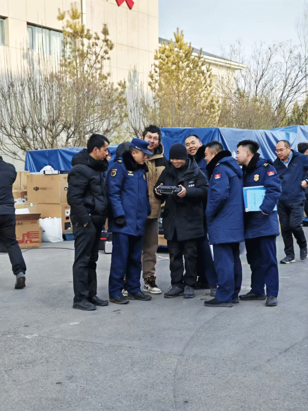 系留照明無人機